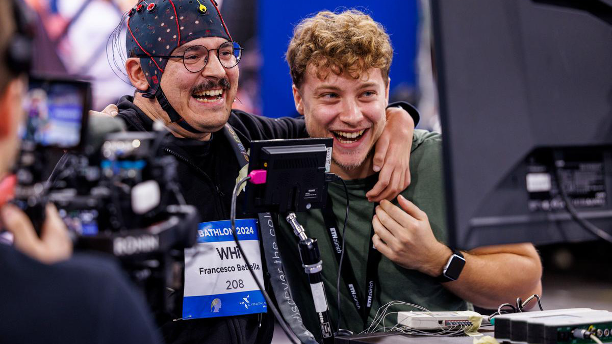 Players and researchers celebrating their second place in the competition. Players and researchers celebrating their second place in the competition.